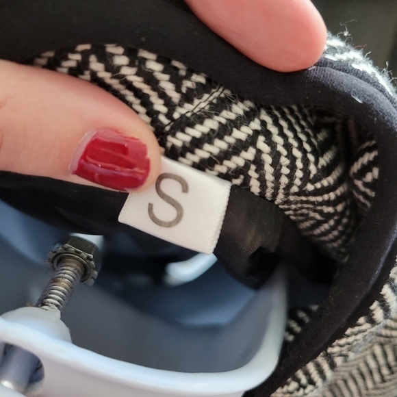 Boutique Only Black & White Herringbone Vest Full Zip Small Pockets Winter - Picture 6 of 7